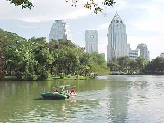 Lake in the Lumpini Park